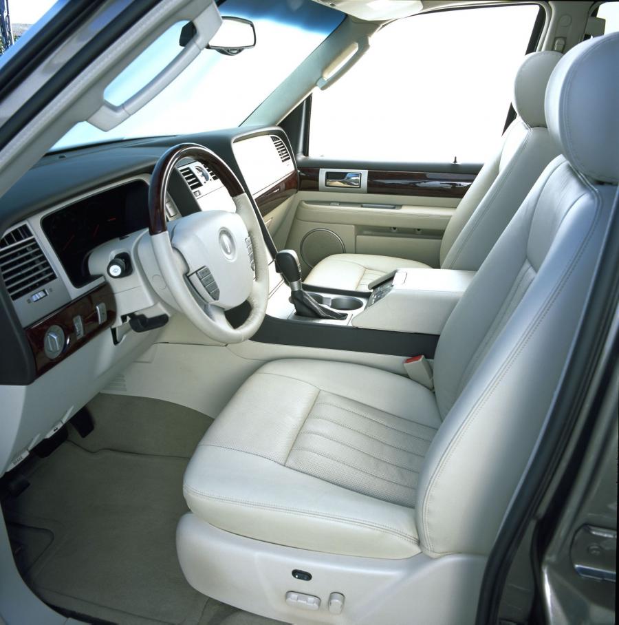  Lincoln Navigator 2003 года  (фото 29 из 59)
